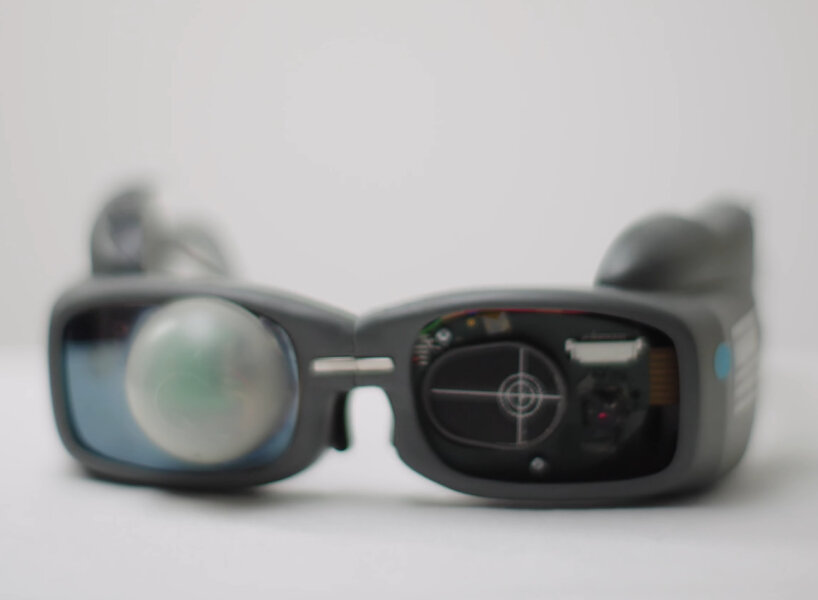 Implantes de células solares en los ojos.