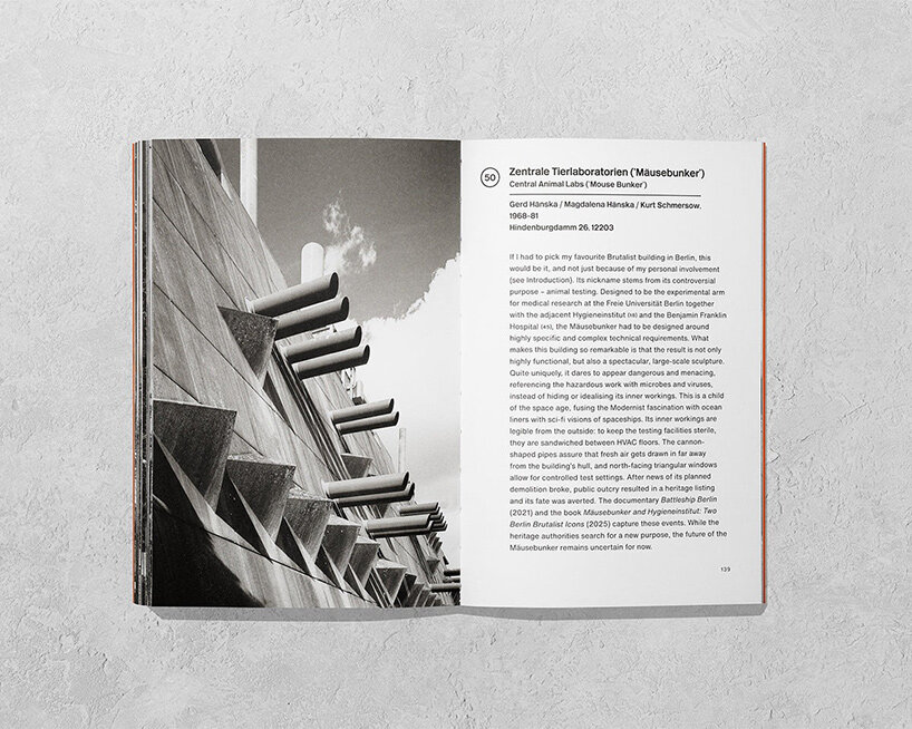 cuervo azul brutalista de Berlín