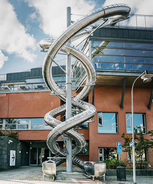 carsten h?ller's mirrored slides spiral down facade of moderna museet in stockholm