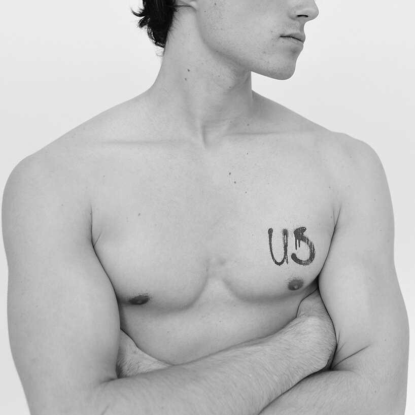 Colección de arte corporal: tatuajes de Lawrence Weiner, Peter Marino y más, a subasta