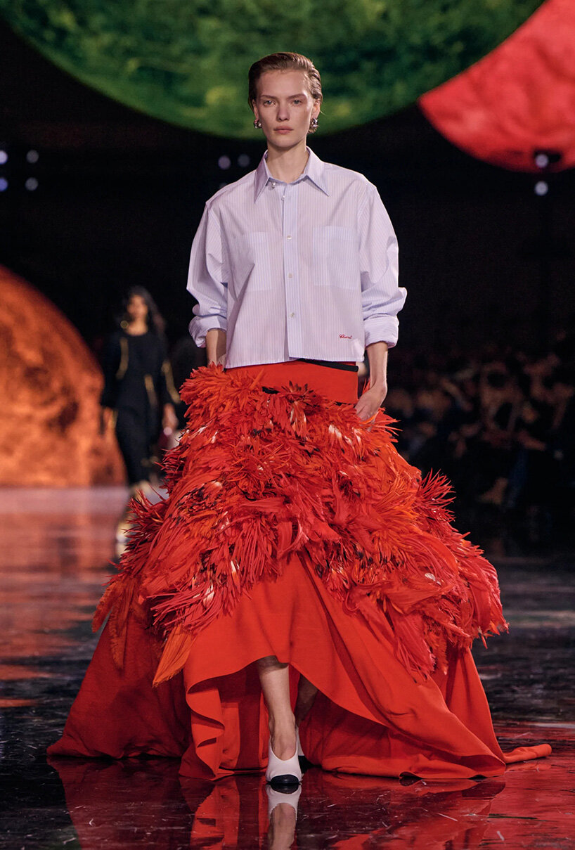 constellation of floating orbs illuminates paris's grand palais for chanel SS26 show
