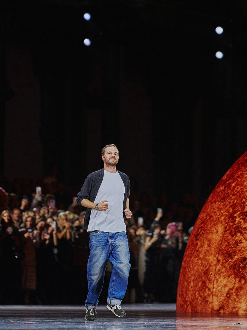 constellation of floating orbs illuminates paris's grand palais for chanel SS26 show