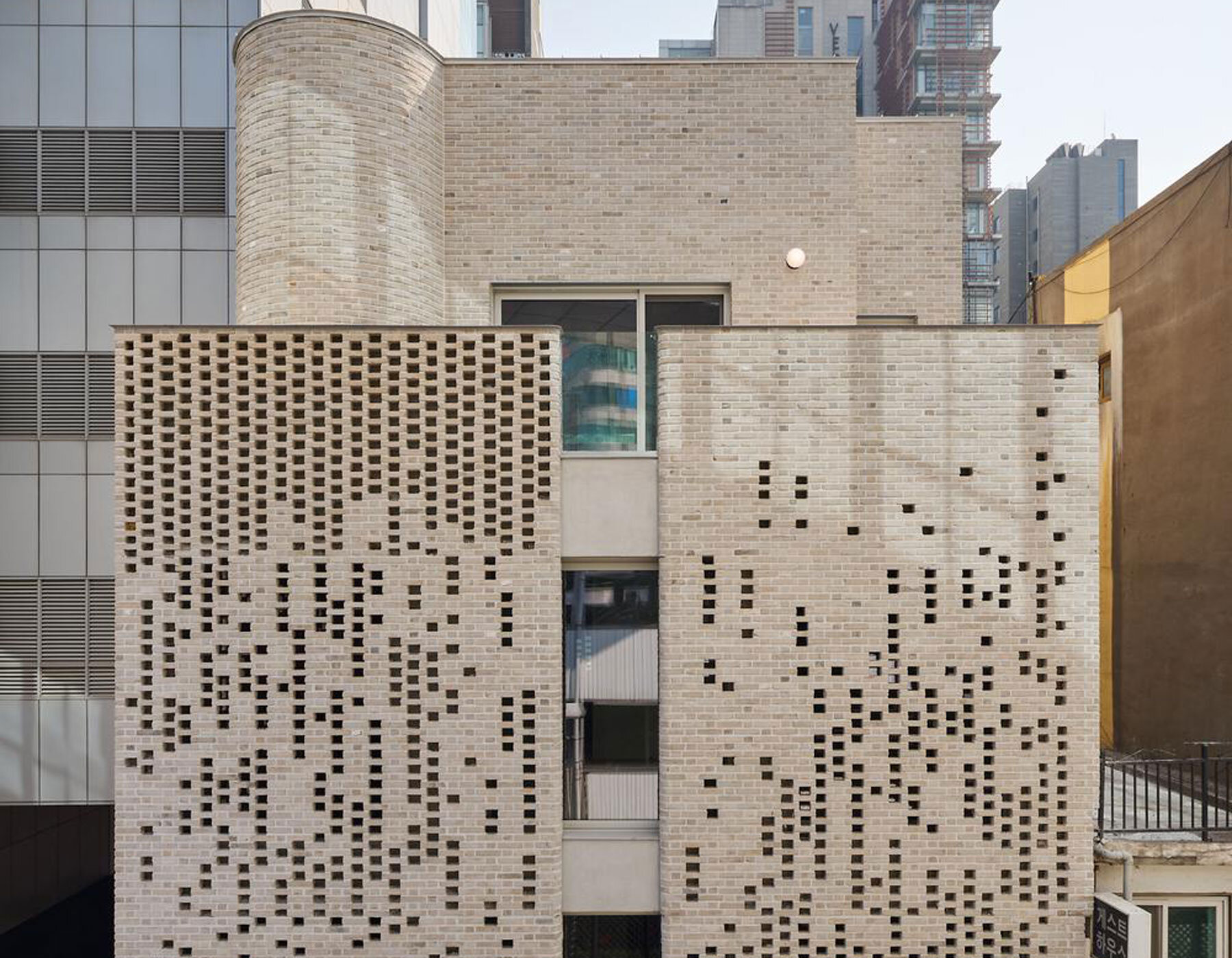 cracker-nomal-seoul-sinchon-korea-designboom-1800-2