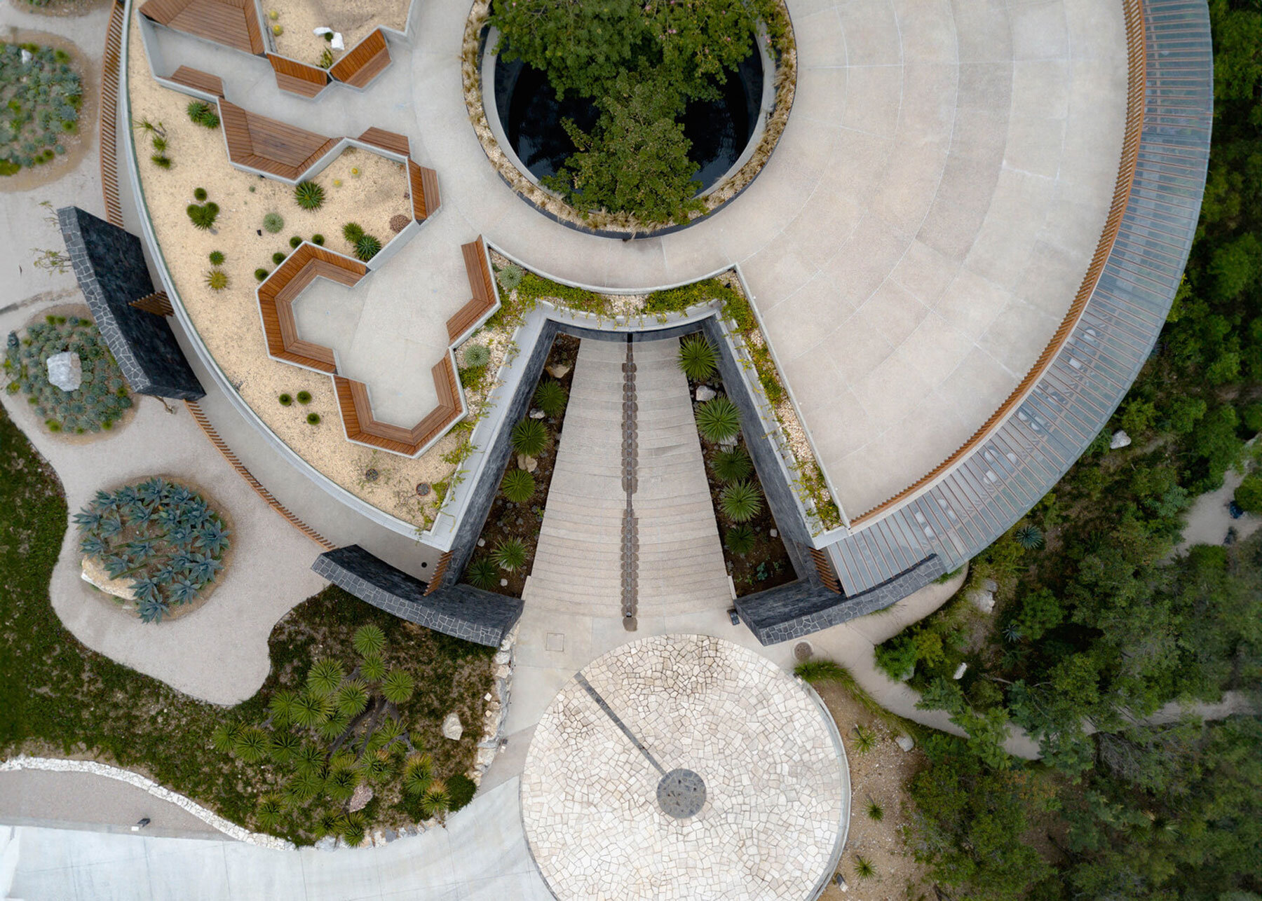 curved-stone-pavilion-circular-reflecting-pool-la-pedrera-clubhouse-mexico-taller-ezequiel-aguilar-martinez-designboom-1800-2