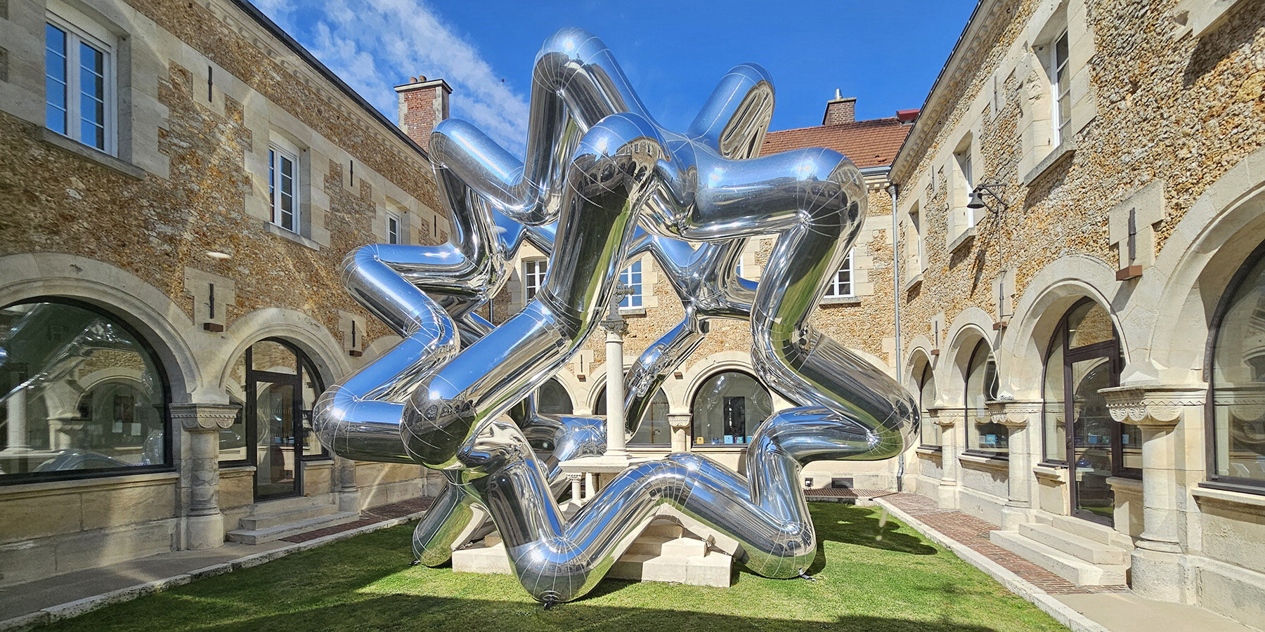 cyril-lancelin-circle-stars-inflatable-mirror-sculpture-designboom-1800-3
