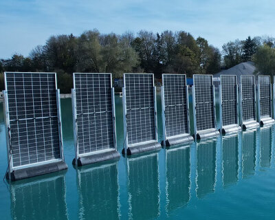 floating vertical solar panels capture sun’s energy from ponds, lakes, fish farms and lagoons