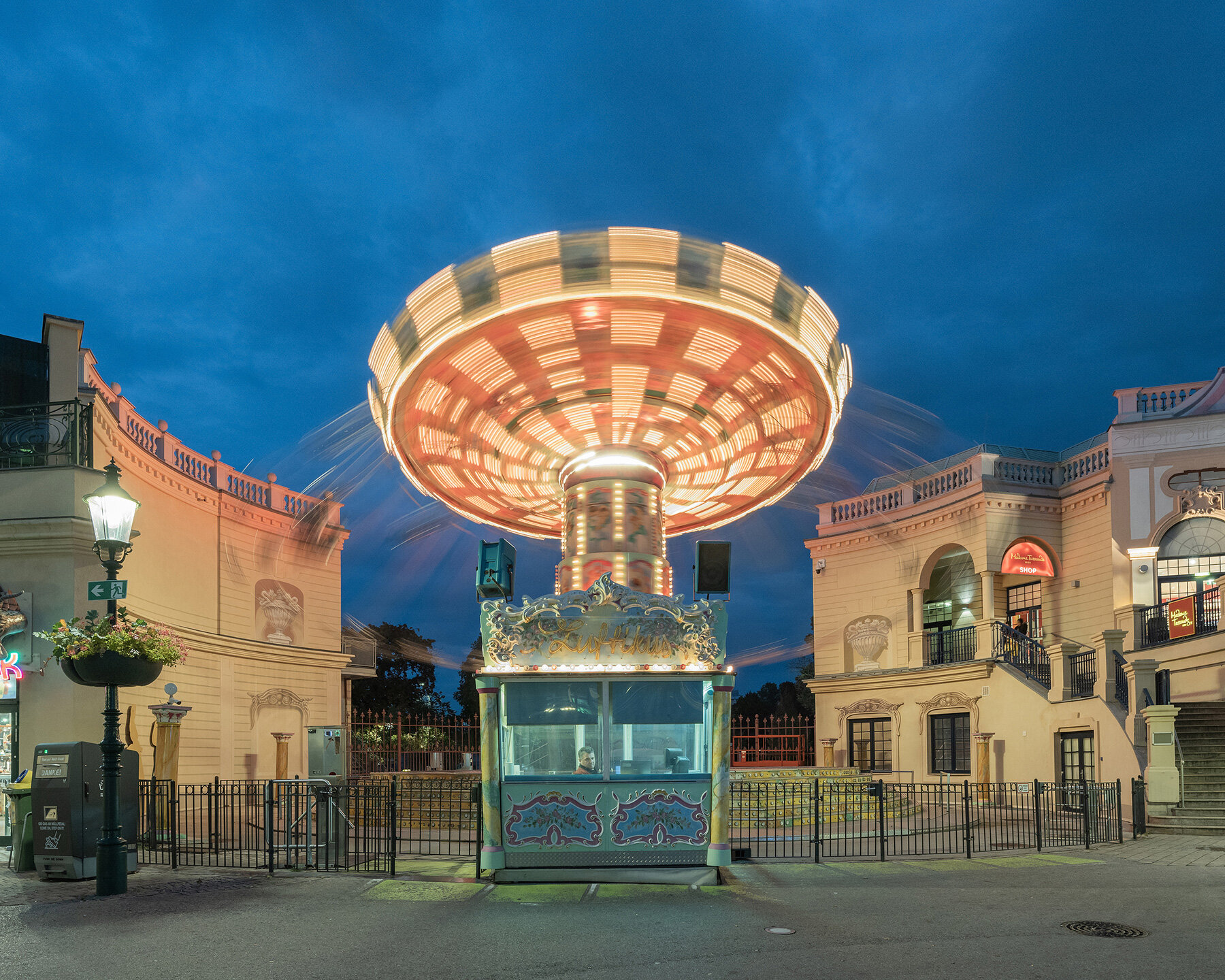 franck-bohbot-vienna-historic-amusement-park-gallery-sculptural-forms-designboom-large03