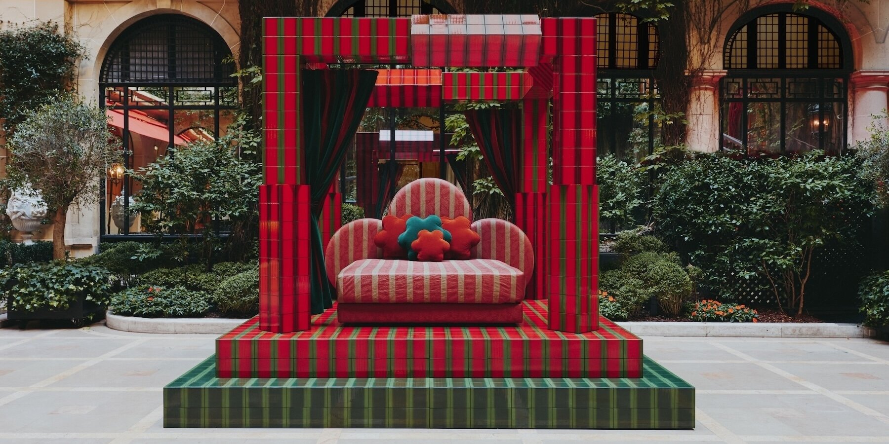 green-red-ceramic-tiles-sculptural-daybed-uchronia-hotel-plaza-athenee-paris-designboom-1800-1