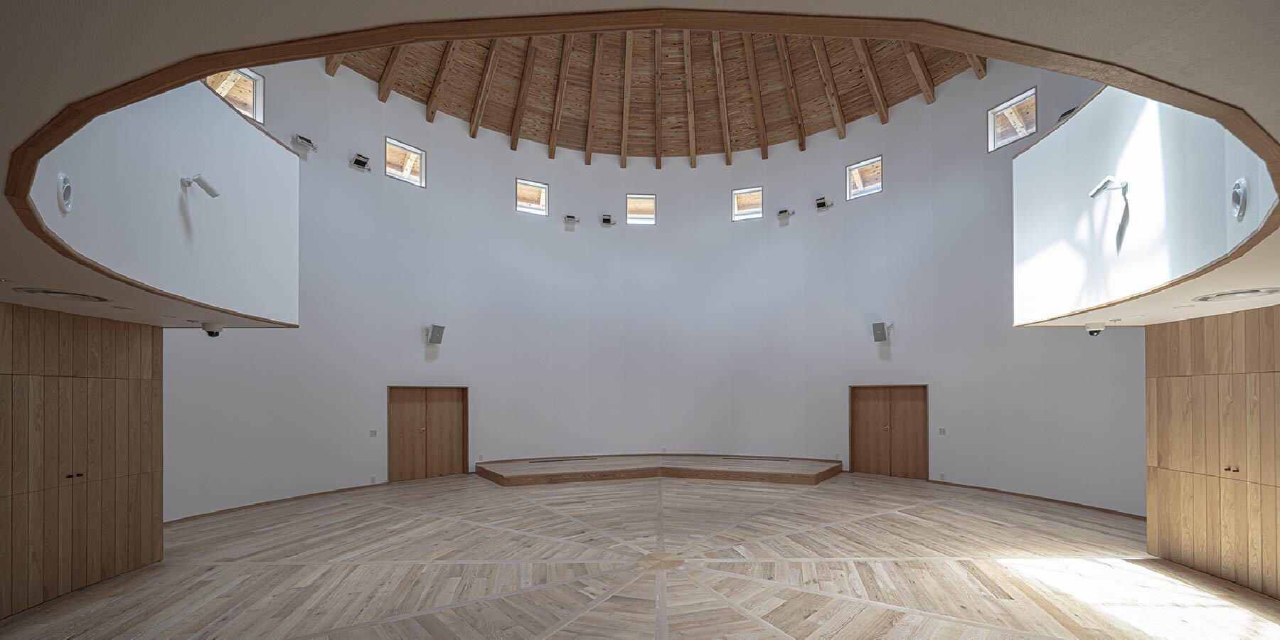 himi-shinmachi-daycare-center-curved-wooden-japan-designboom-1800-3