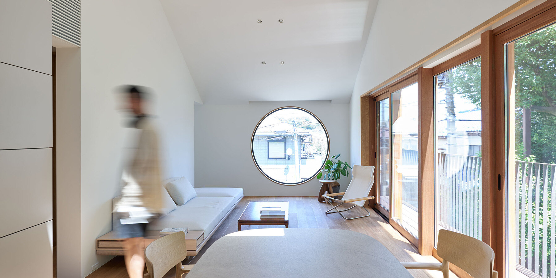 house-zenpukuji-park-kias-circular-window-designboom-1800-3