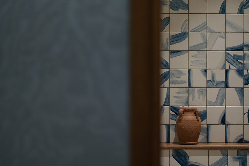 El restaurante Wave de IDST en Dubái combina la alegría de Memphis con la tranquilidad mediterránea