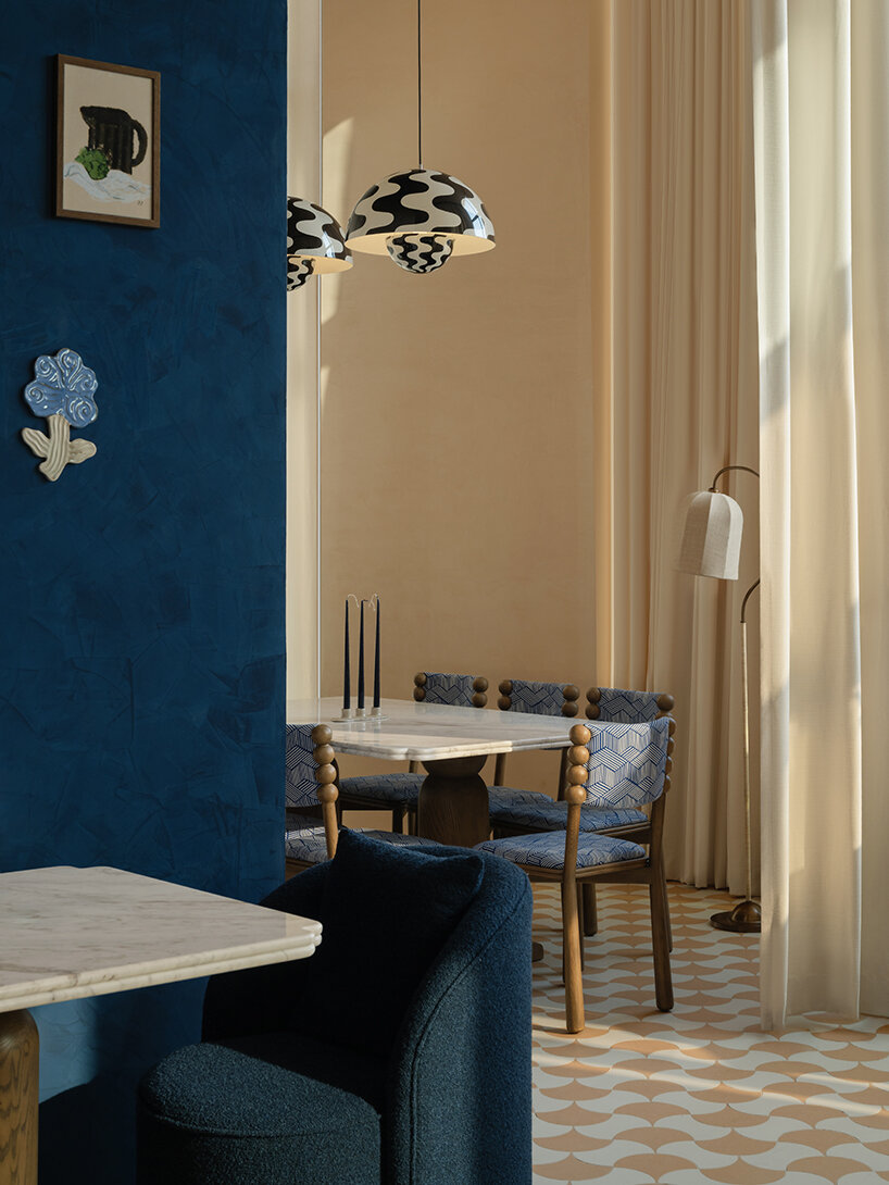 El restaurante Wave de IDST en Dubái combina la alegría de Memphis con la tranquilidad mediterránea