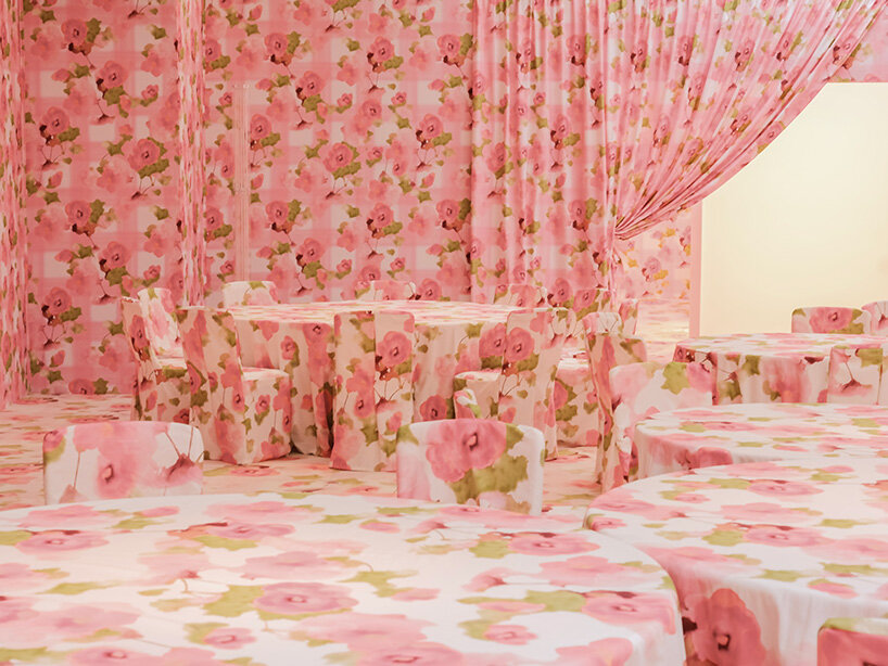 India Mahdavi y nosotros estamos a punto de presentar su bar clandestino en tonos rosas para Art Basel en París