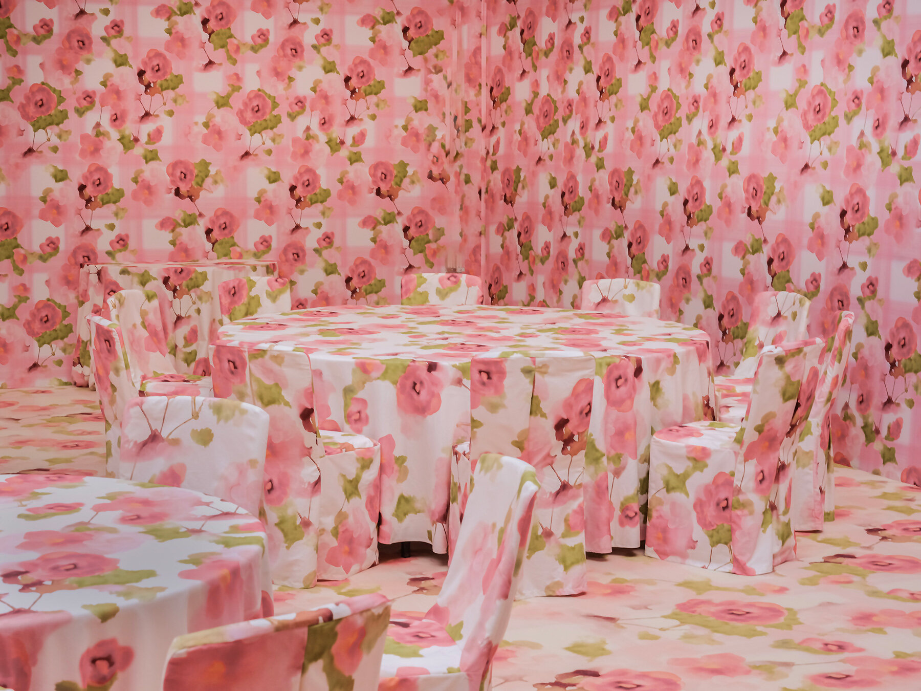 india-mahdavi-we-are-ona-rose-draped-speakeasy-art-basel-paris-luca-pronzato-designboom-large01