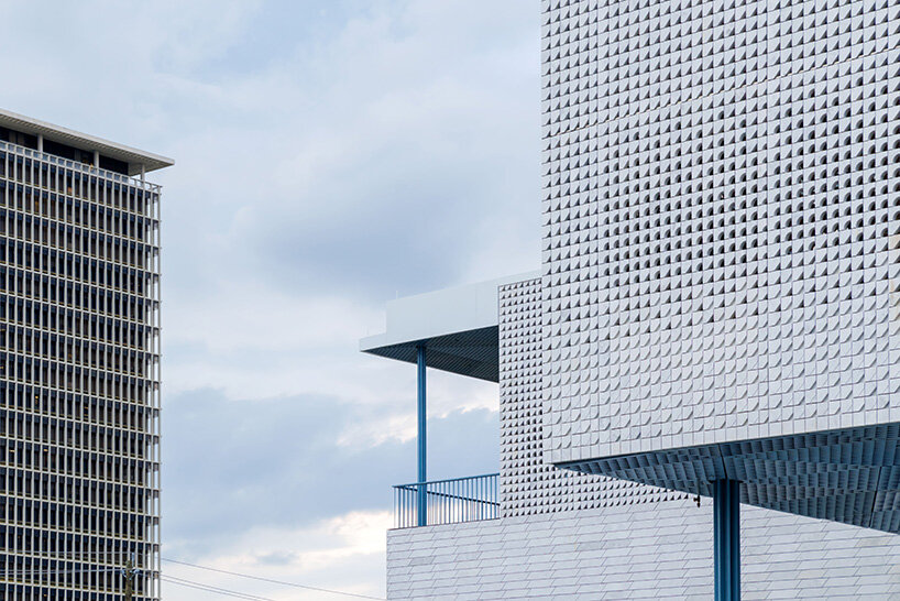 farshid moussavi shapes houston's luminous ismaili centre with perforated screens