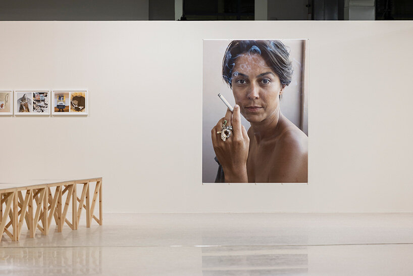 'Me tomo mi humor muy en serio': Jürgen Teller aporta su visión original a Onassis Ready, Atenas