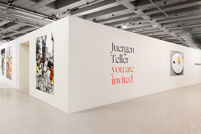 'Me tomo mi humor muy en serio': Jürgen Teller aporta su visión original a Onassis Ready, Atenas