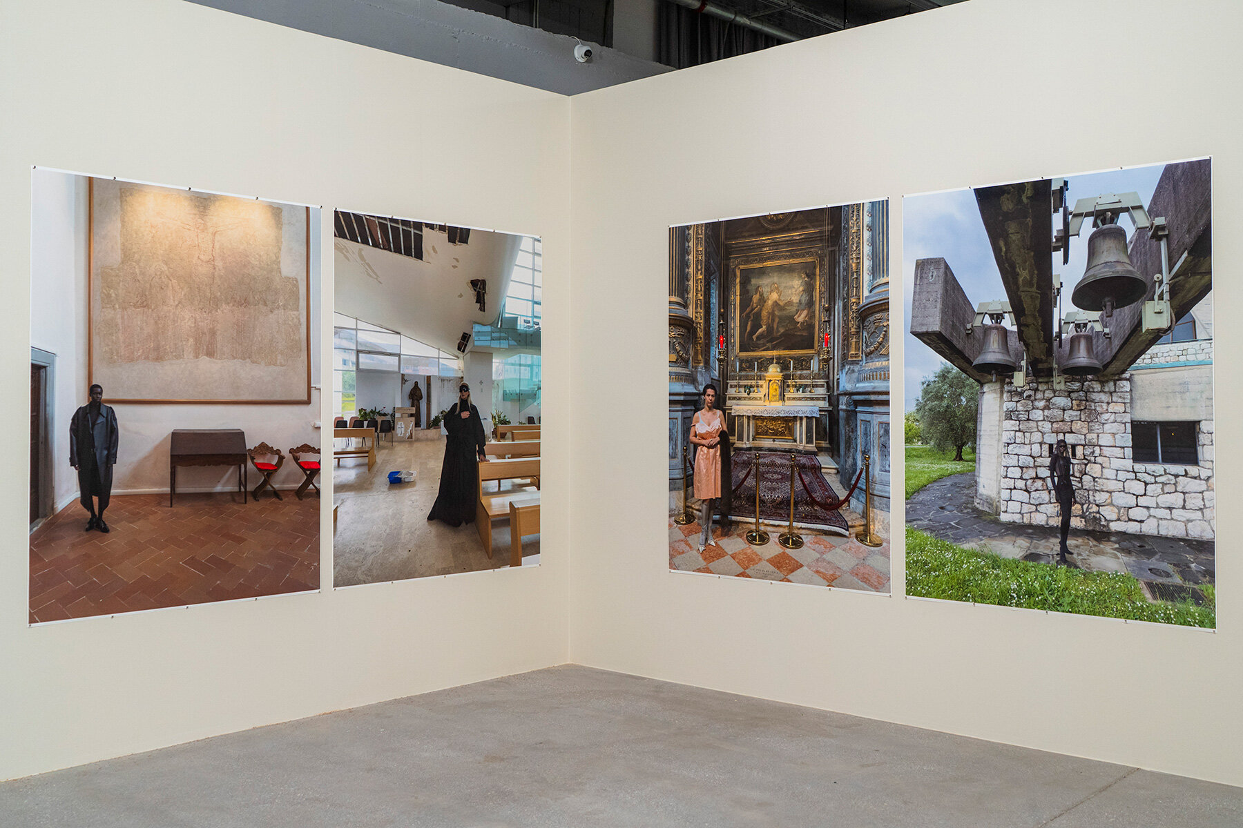 juergen-teller-emotionally-charged-images-onassis-ready-art-space-athens-designboom-large02