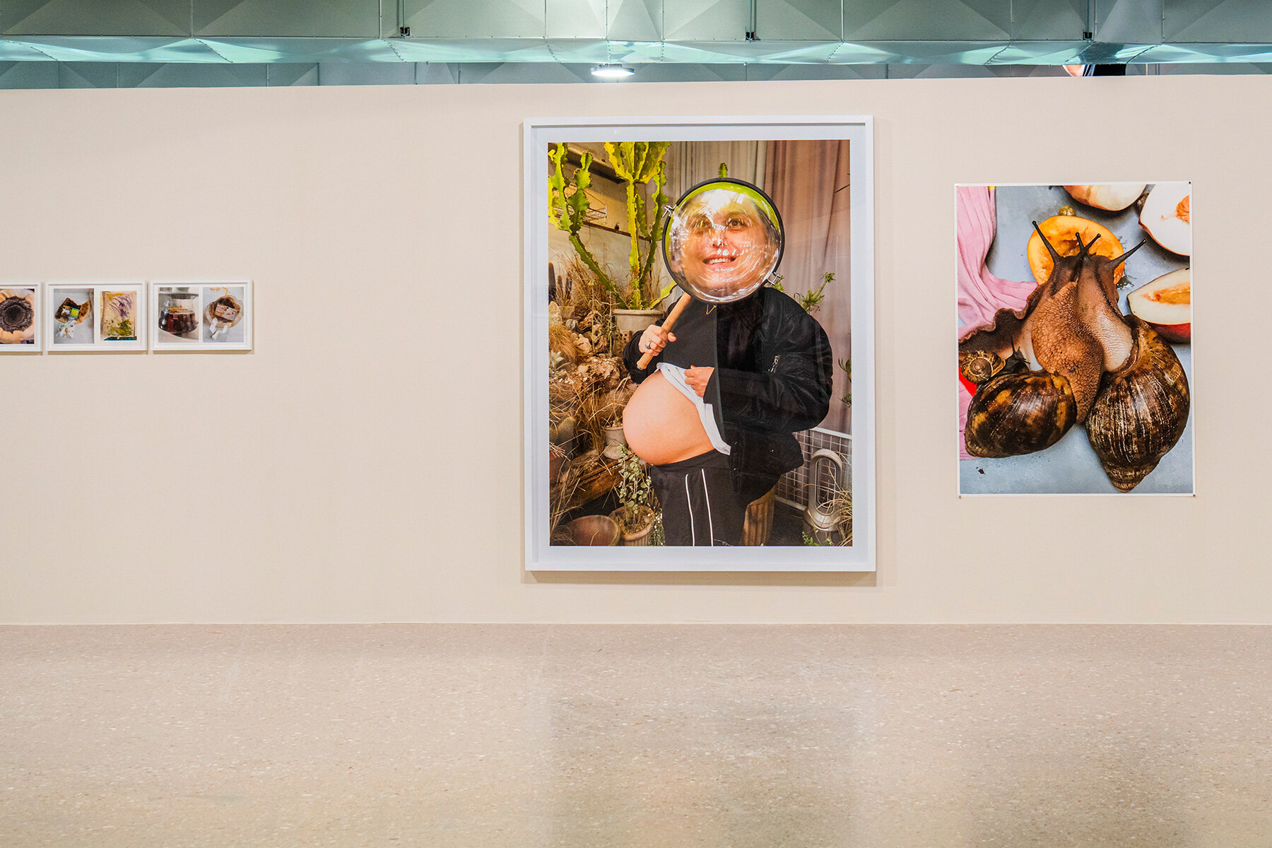 juergen-teller-emotionally-charged-images-onassis-ready-art-space-athens-designboom-large03