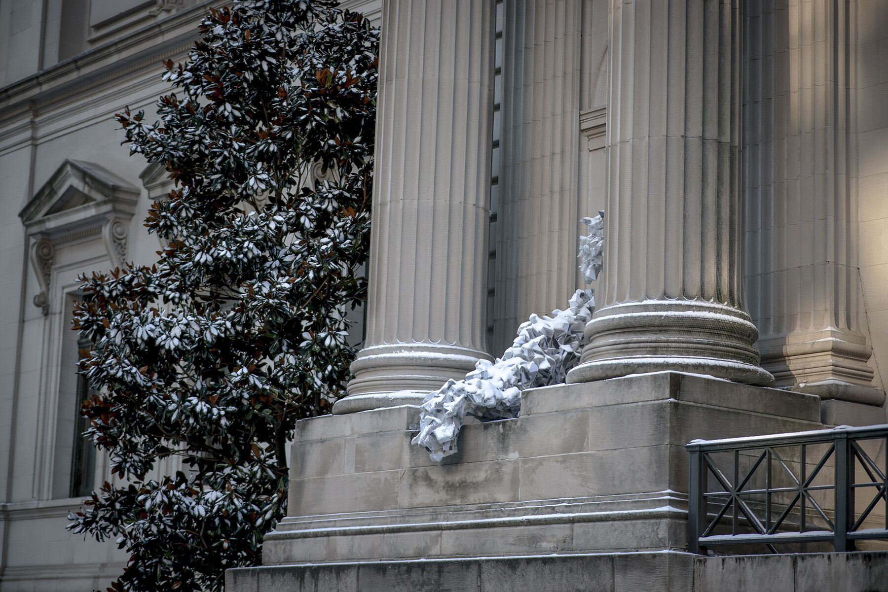 liu-wei-metropolitan-museum-art-met-fifth-avenue-facade-site-specific-sculptures-designboom-large02