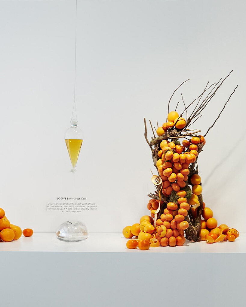 LOEWE infla coloridas esculturas de burbujas en la tienda Mayfair durante Frieze London