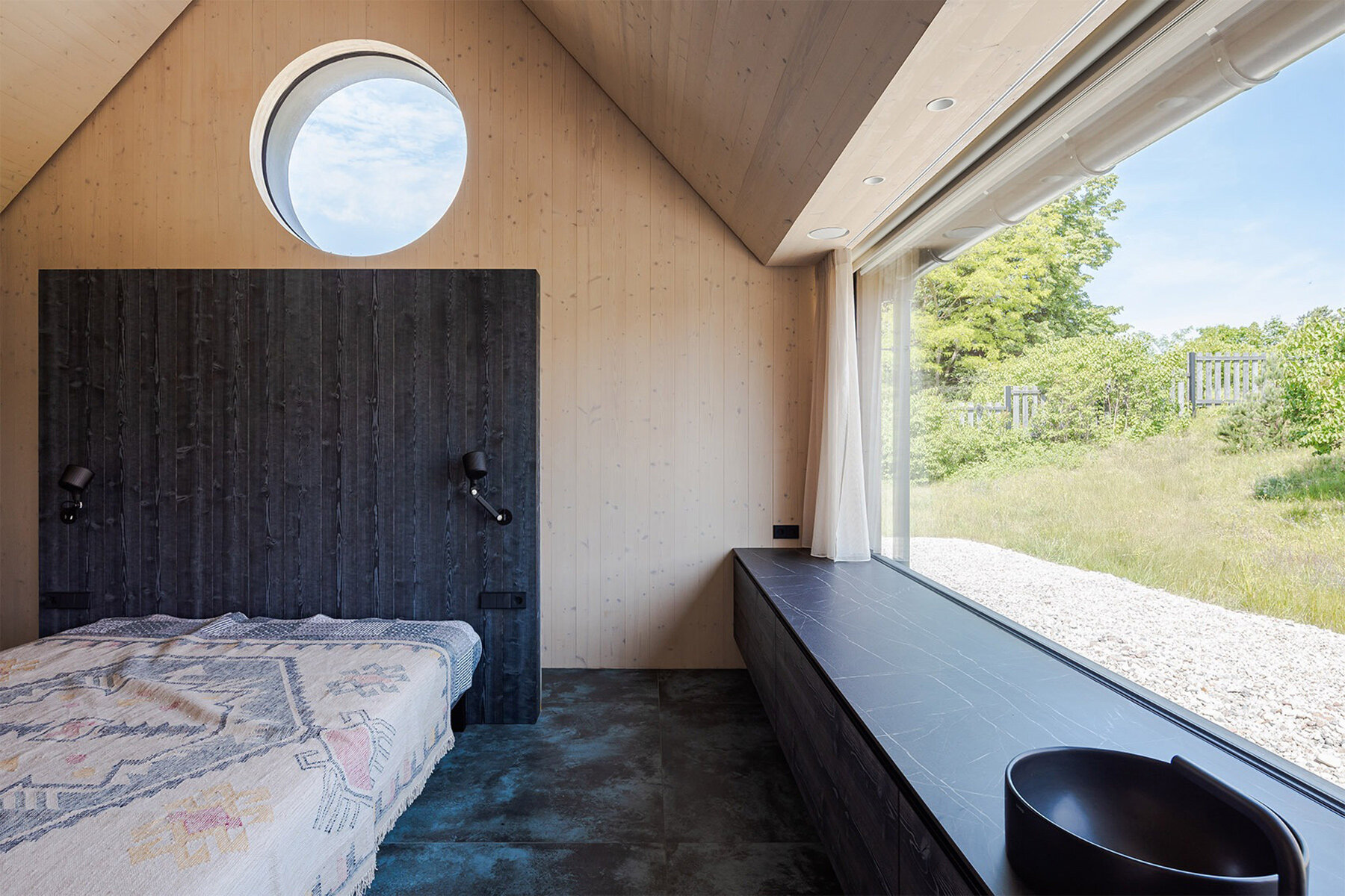 made-arhitekti-pavilosta-house-latvia-designboom-08a