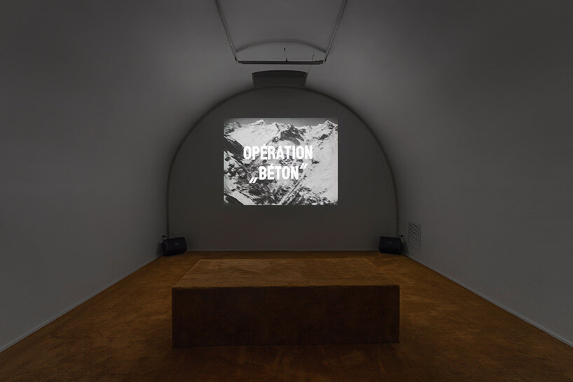 MAGMA trae sus páginas a la exposición de París con obras de Charles Ray, Jonas Mekas y más