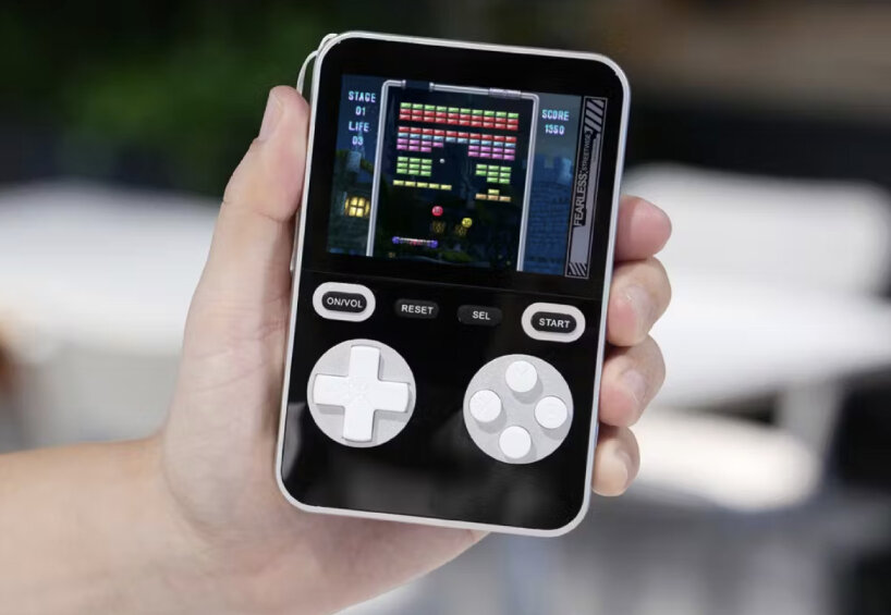 Consola de juegos eléctrica móvil