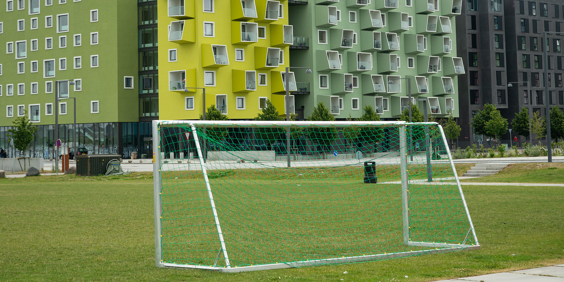 manuel-alvarez-diestro-football-goalpost-architectural-frame-designboom-1800-1