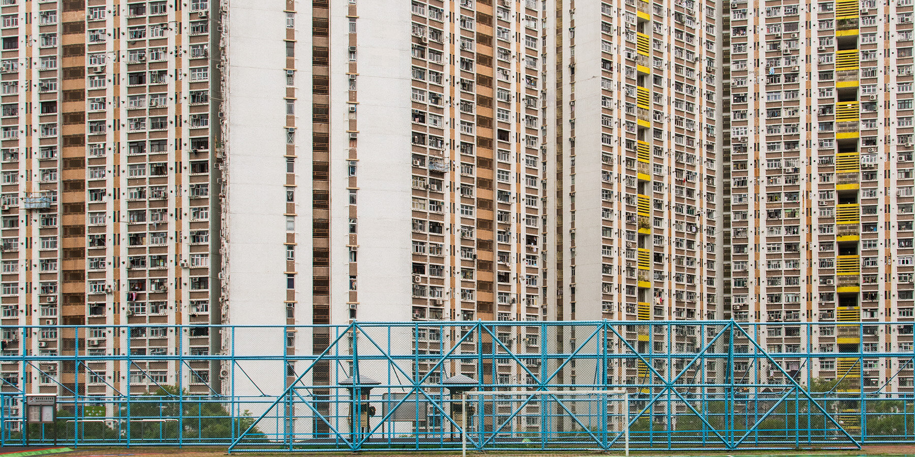 manuel-alvarez-diestro-football-goalpost-architectural-frame-designboom-1800-2