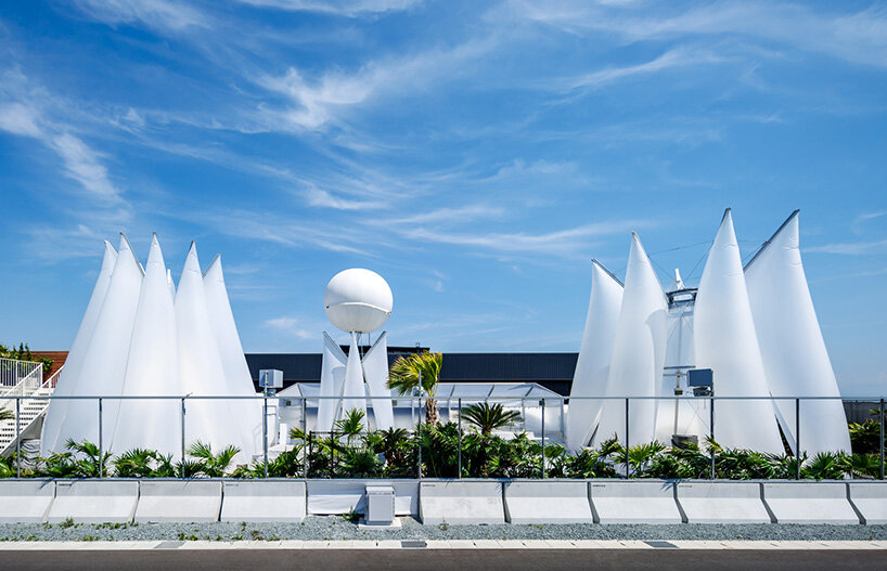 Las estructuras de membrana forman complejos de sauna experimentales por Kompas en la exposición Osaka 2025