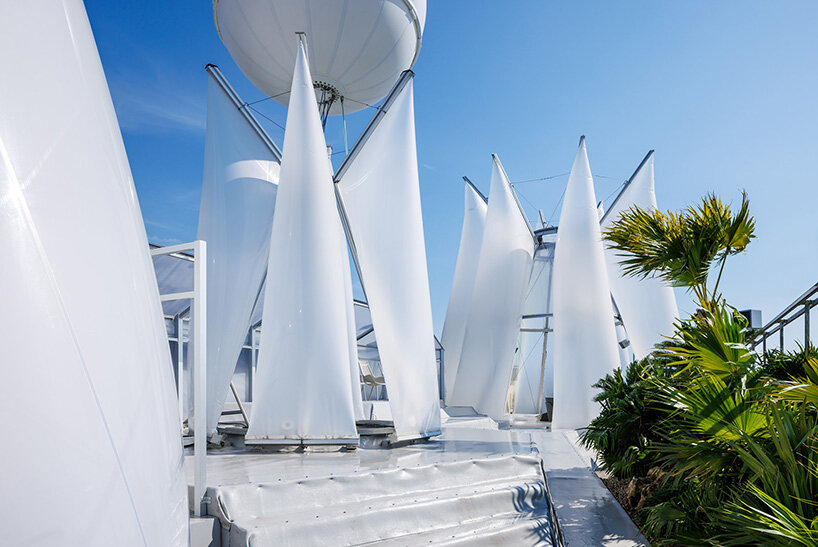 Las estructuras de membrana forman complejos de sauna experimentales por Kompas en la exposición Osaka 2025