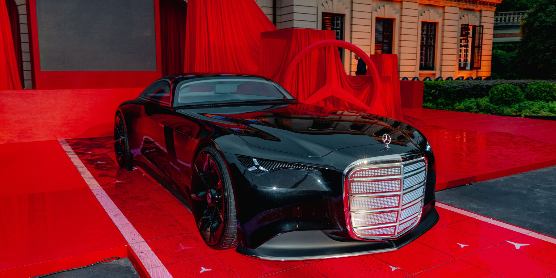 mercedes-benz-vision-iconic-art-deco-designs-car-paint-captures-solar-energy-gorden-wagener-interview-designboom-ban3
