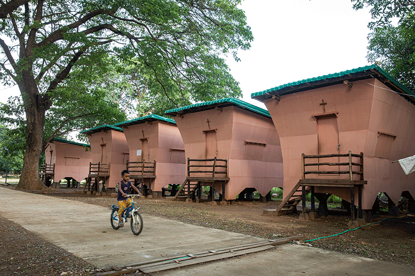 Después del terremoto de magnitud 7,7 en Myanmar, las casas modulares de bambú del Templo Azul siguen en pie