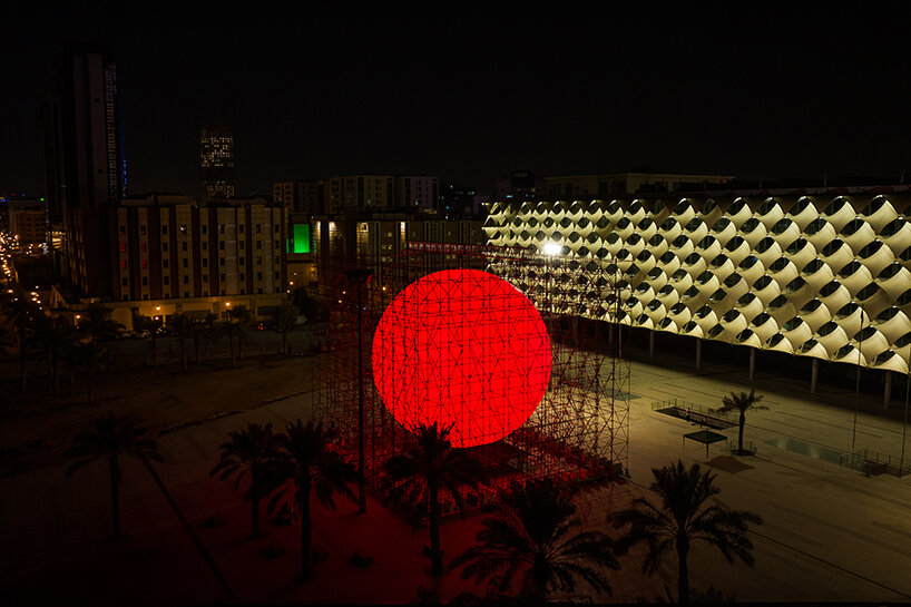 El Festival de la Luz Nour Riyadh ilumina la ciudad con instalaciones interactivas que 'parpadean'