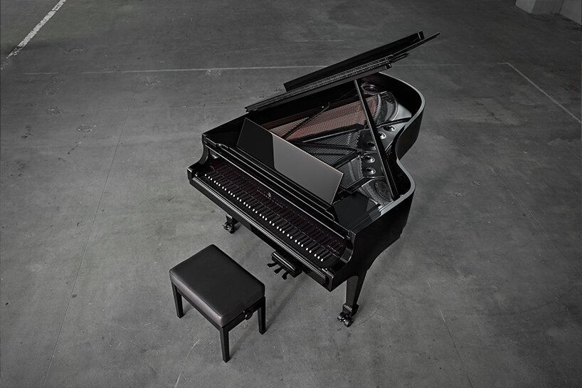 Steinway & Sons lanza pianos de cola extra negros y extra blancos con diseño monocromático