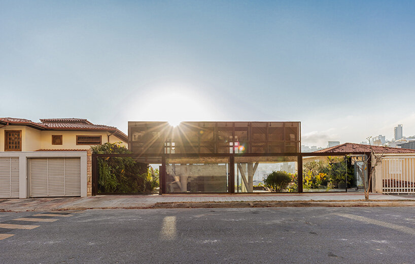 TETRO elevates house on concrete tree-like columns above the hills of belo horizonte, brazil