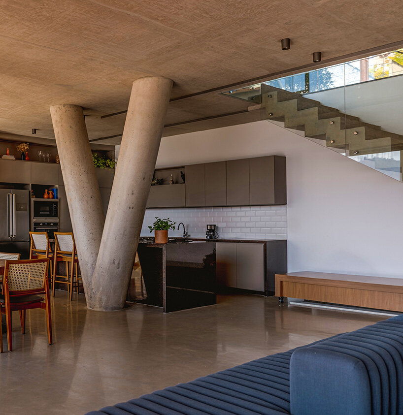 TETRO elevates house on concrete tree-like columns above the hills of belo horizonte, brazil