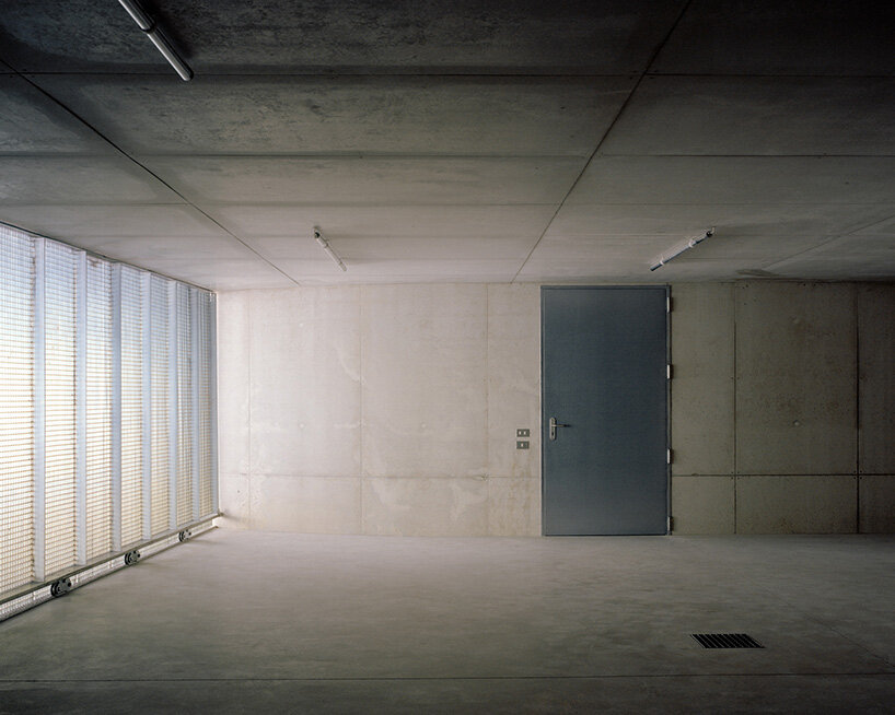 thin floating roof shelters arquitectura-G's colonnaded courtyard house in spain