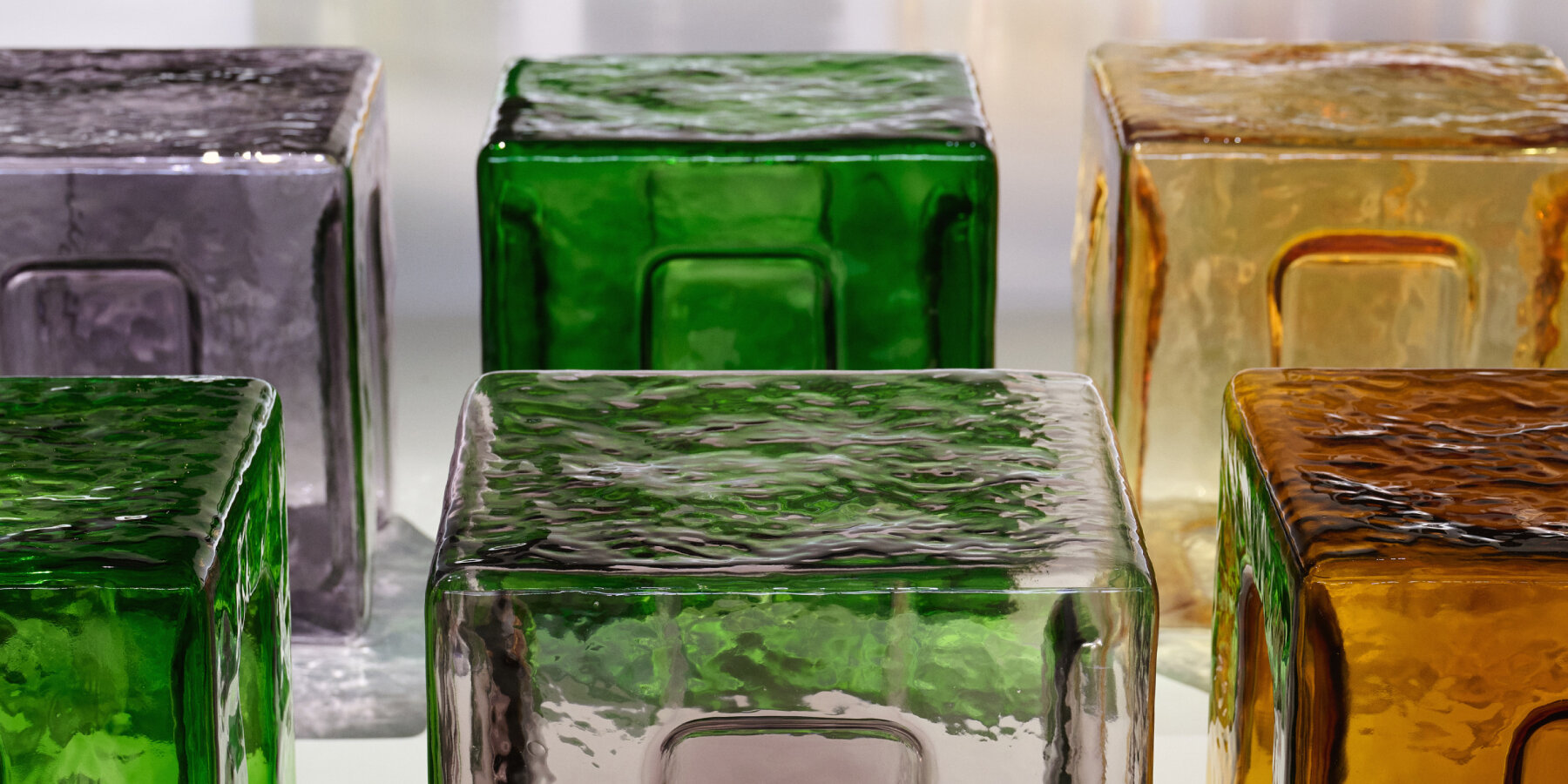 translucent-murano-blown-glass-stools-bottega-veneta-summer-2026-show-designboom-ban