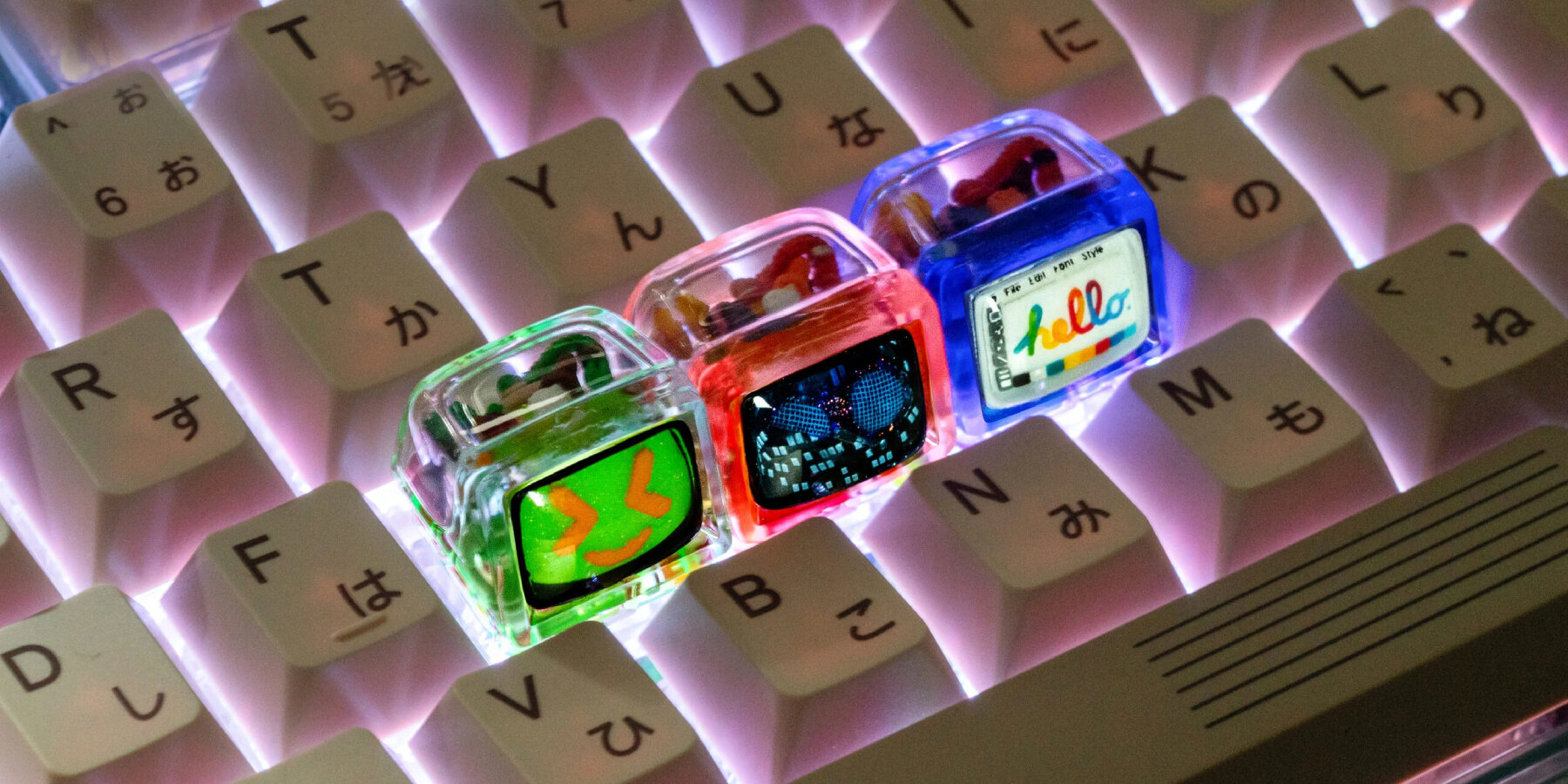 transparent-keycaps-retro-TV-design-1984-apple-macintosh-128k-jelly-key-designboom-ban2