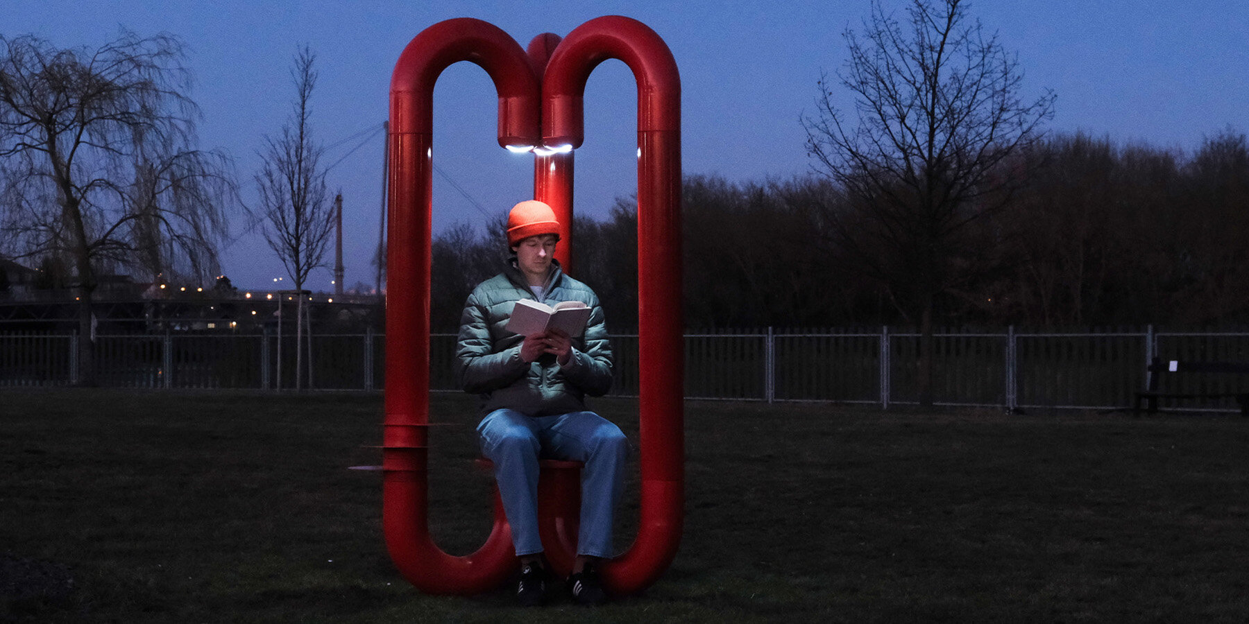 tripus-matyas-barak-three-legged-public-space-installation-designboom-1800-2