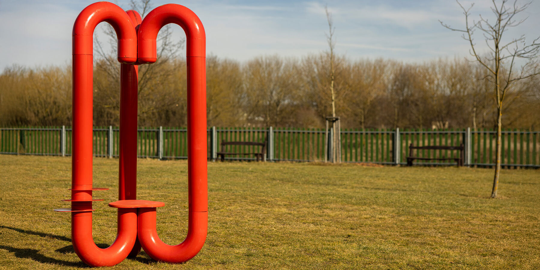 tripus-matyas-barak-three-legged-public-space-installation-designboom-1800-4