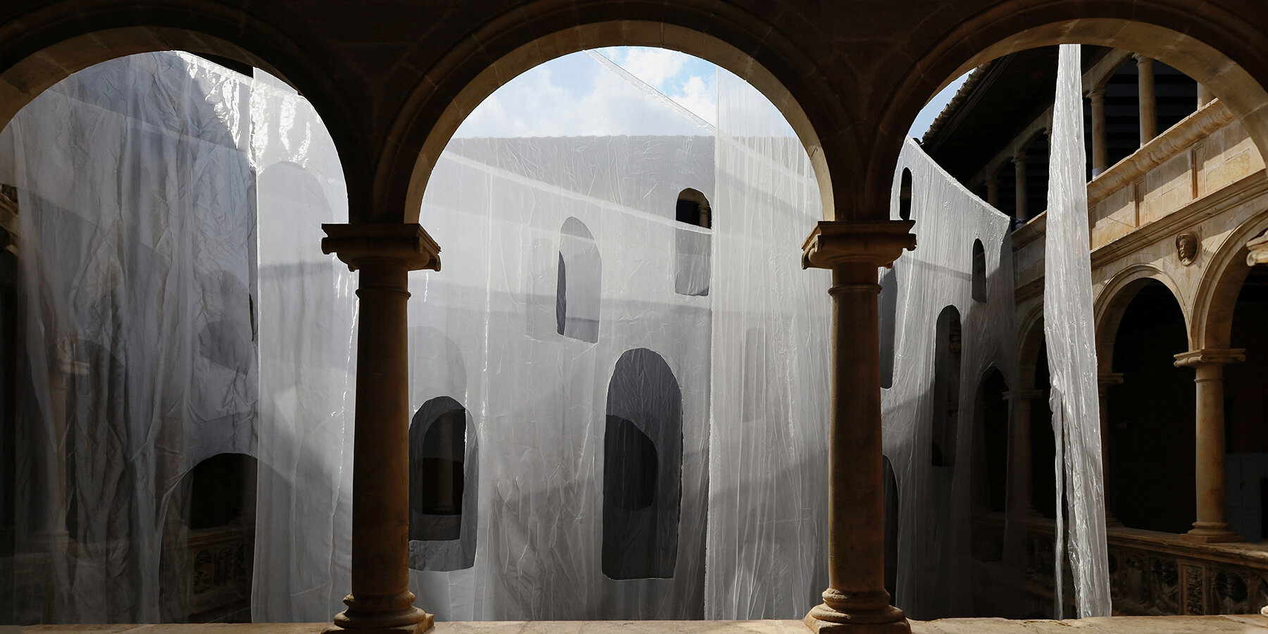 umbrales-de-ensueno-ephemeral-installation-else-design-luis-medina-reials-collegis-complex-tortosa-spain-designboom-1800-2