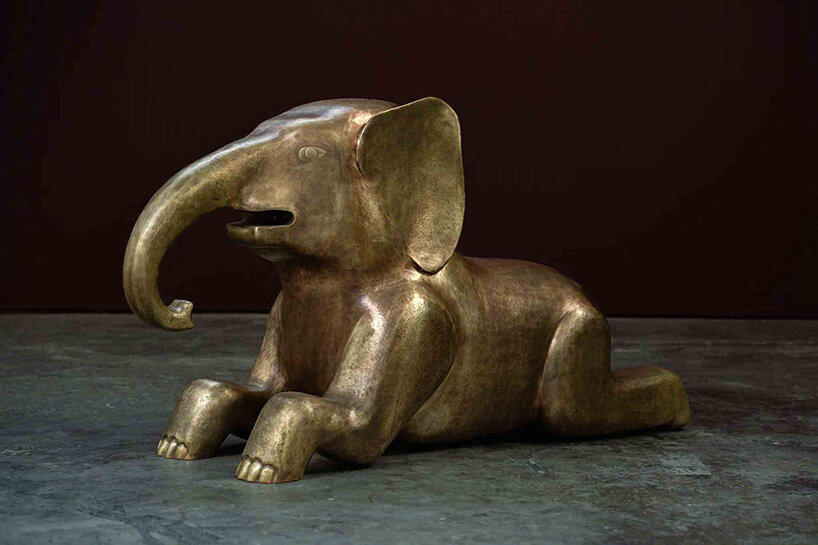 vikram goyal transforma un antiguo bestiario indio en una fragante escena parisina