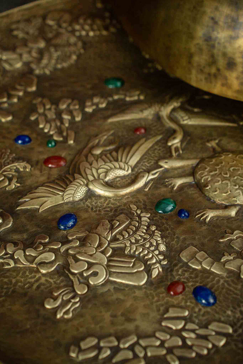 vikram goyal transforma un antiguo bestiario indio en una fragante escena parisina