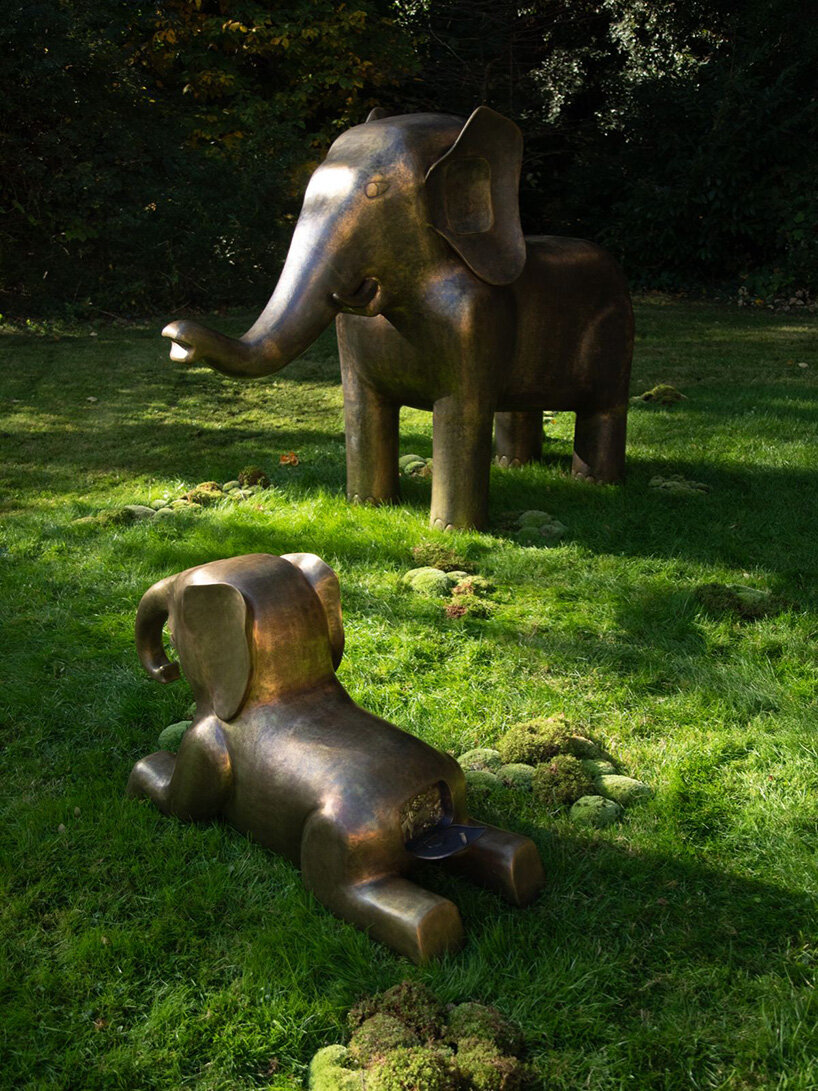 vikram goyal transforma un antiguo bestiario indio en una fragante escena parisina