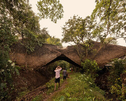 wallmakers wraps its suspended 'bridge house' in skin of thatched scales