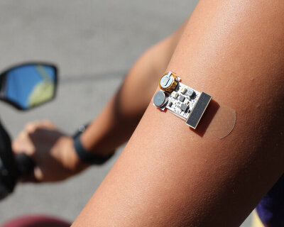 wearable bandage with solar cell can detect how long the user has been sunbathing