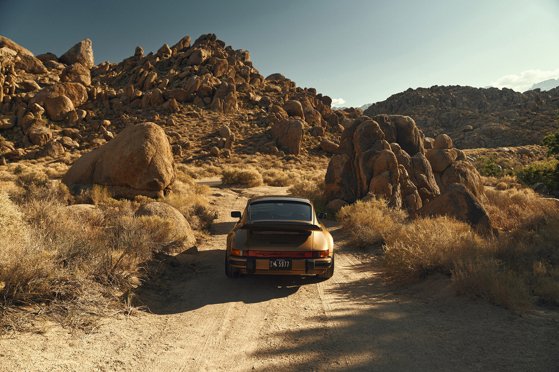 webb-bland-1984-911-gold-black-designboom-06a